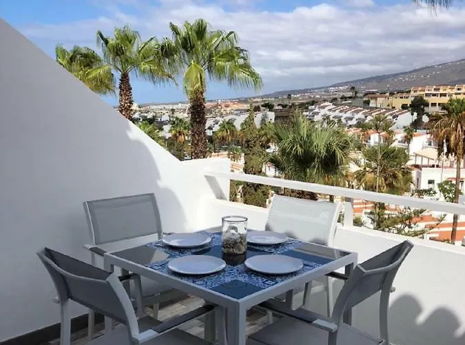 Апартаменти Village Island Heights