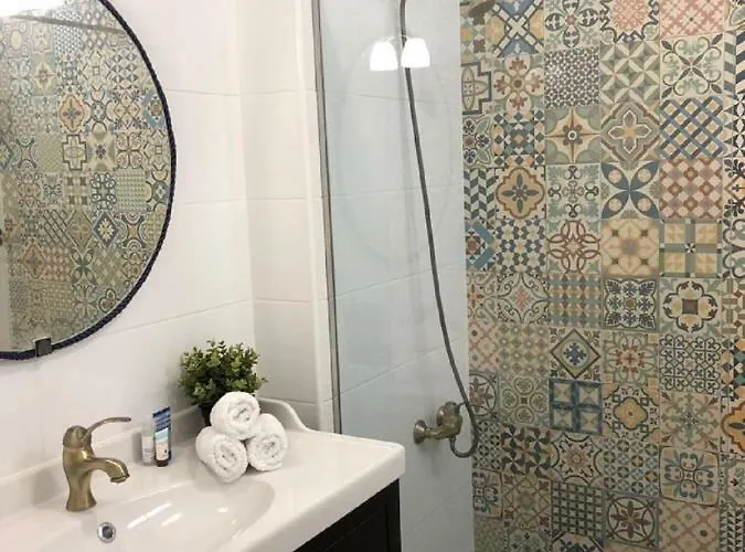 Апартаменти Village Island Heights *