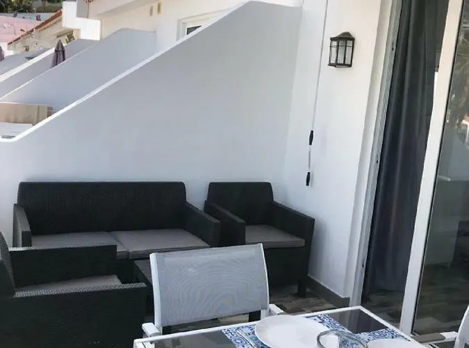 Village Island Heights Апартаменти