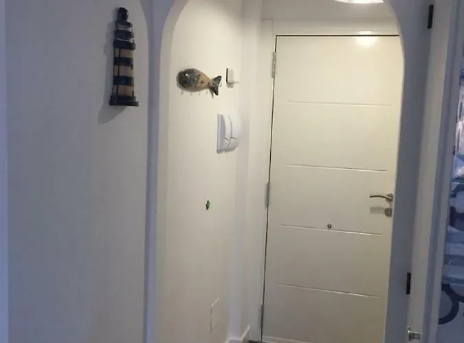 Village Island Heights Адехе