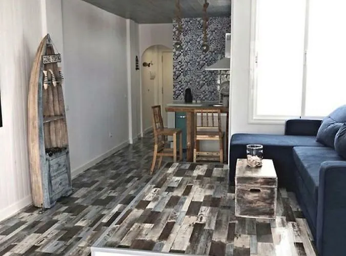 Village Island Heights Апартаменти