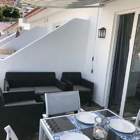Village Island Heights דירה
